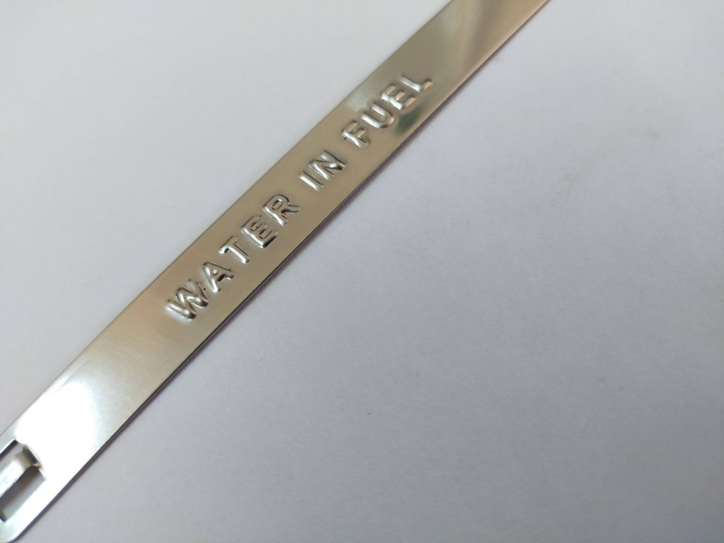 embossage sur inox repère câble